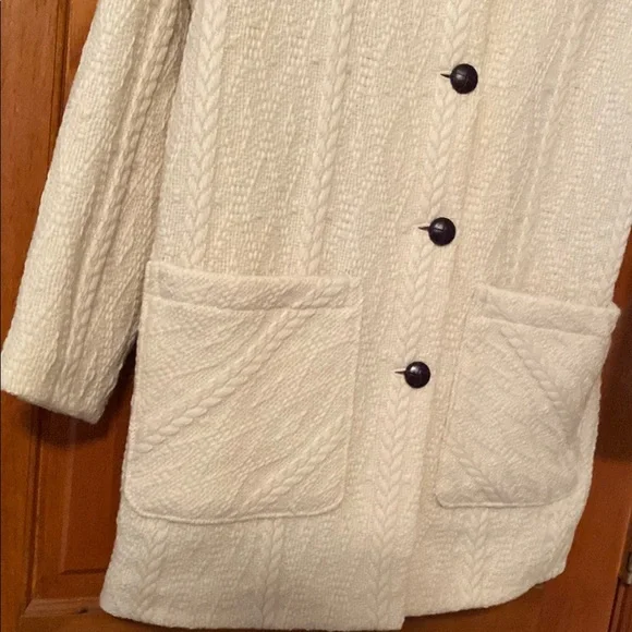 Vintage Boyne Valley Wool
Knit Coat Ivory
Handcrafted Lined Buttons
Pockets Med - Picture 6 of 11